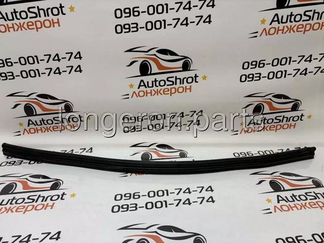 Ущільнювач під капот 11A823723 VAG