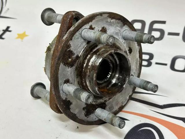 Маточина колеса передня 13524087 GM