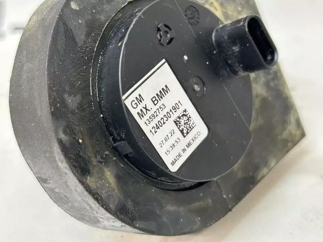 Насос системи охолодження 13592753 GM