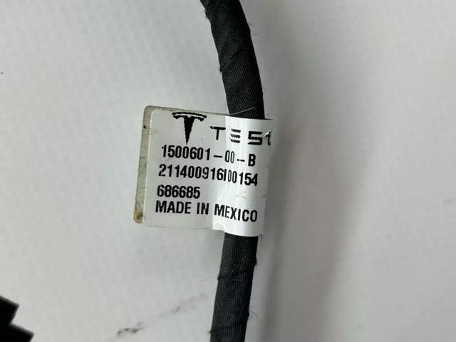 Амортизатор двері 3/5-ї задньої 150060100A TESLA