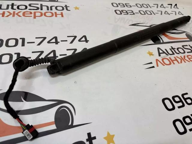 Амортизатор багажника лівий 31689669 VOLVO