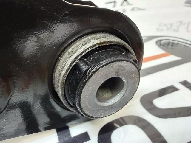Балансир задній нижній, правий 32315279 VOLVO