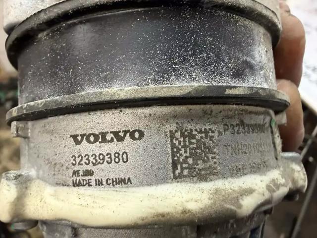 Насос (помпа) охолодження батареї 32339380 VOLVO