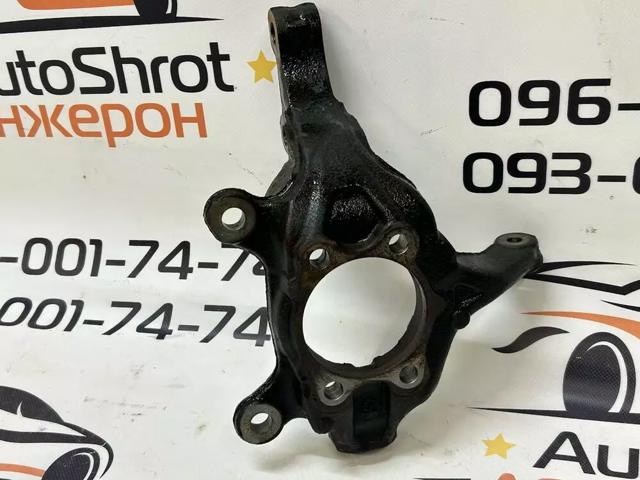 Цапфа поворотна ліва 400151KA1A NISSAN