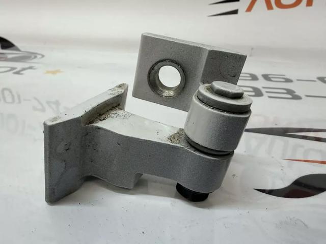 Петля водійських дверей 41517284533 BMW