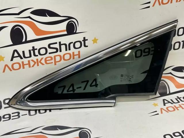 Вікно надставки дверей передніх 42558895 GM