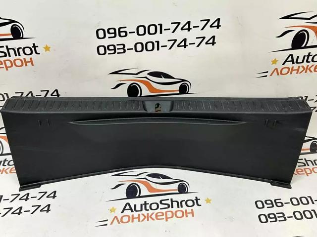 Накладка задньої панелі багажника 42697014 GM