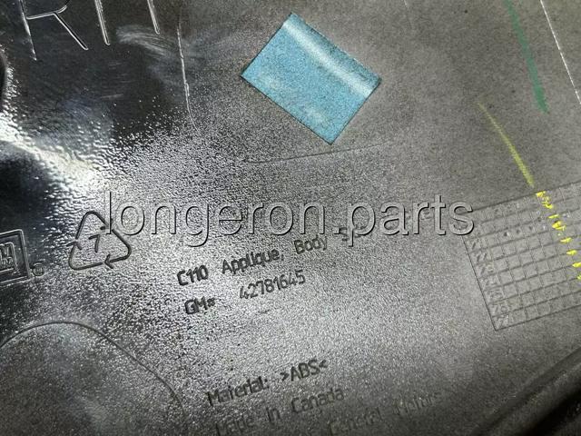 Молдинг заднього правого крила 42781645 GM