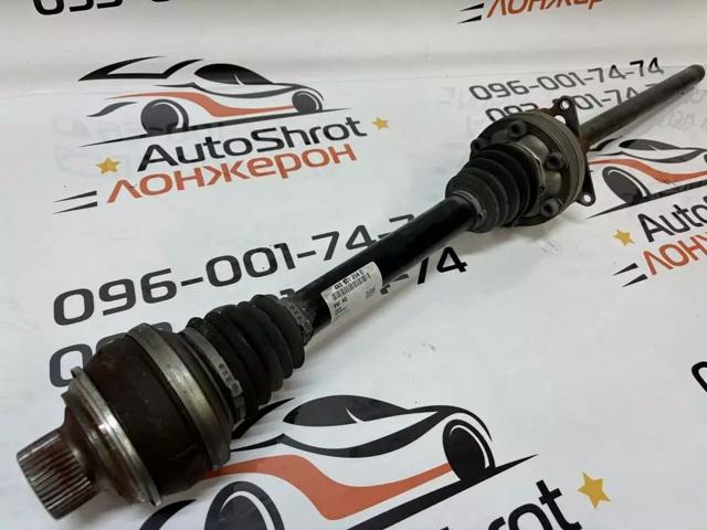 Піввісь задня, права 4KE501204C VAG