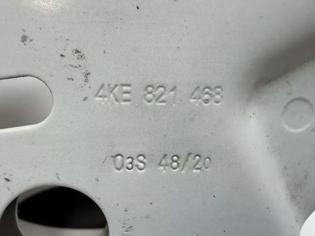 Кронштейн кріплення крила переднього правого верхній 4KE821150 VAG
