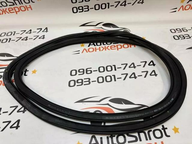 Ущільнювач дверей задніх, (на кузові) 4KE833721A VAG