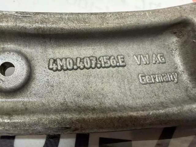 Правий важіль передній нижній підвіски 4M0407156E VAG