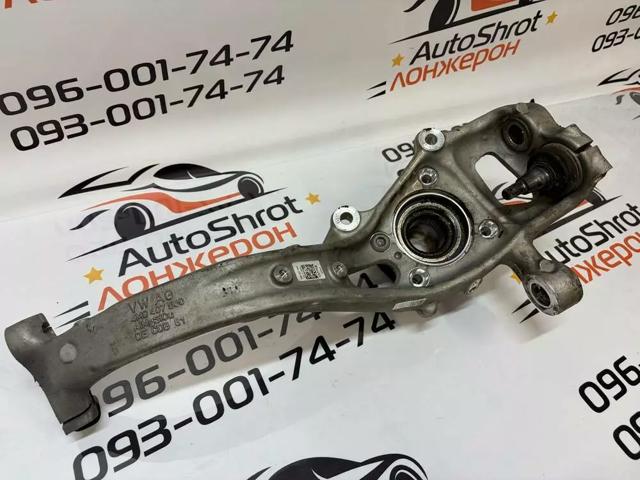 Кулак поворотний передній правий 4M0407560 VAG