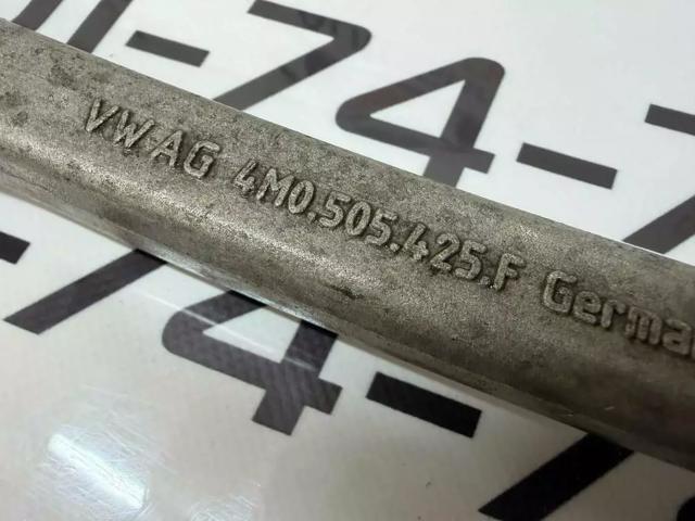 Важіль задньої підвіски нижній, лівий 4M0505425F VAG