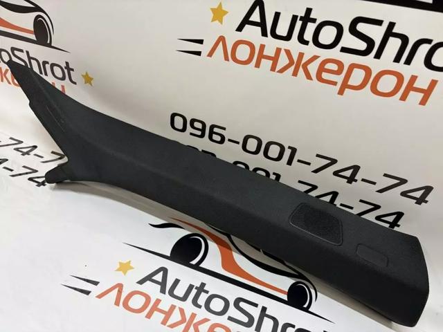 Обшивка стійки кузова внутрішня, передня права 4M0867234 VAG
