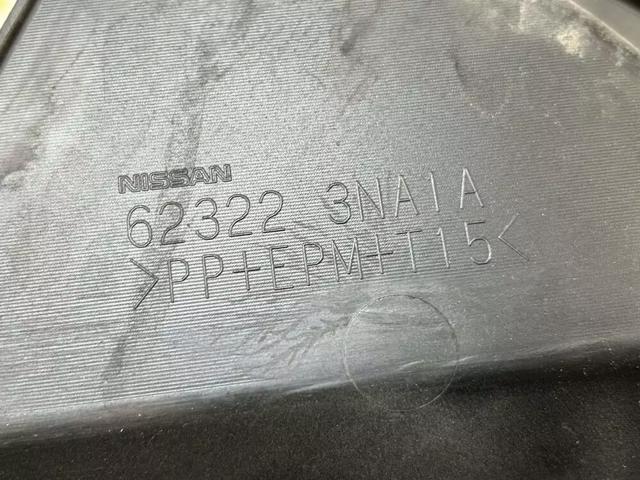 Накладка верхня передньої панелі/супорту радіатора 623223NA1A NISSAN