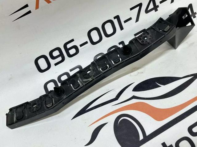 Кронштейн бампера заднього, зовнішній лівий 68287859AA CHRYSLER