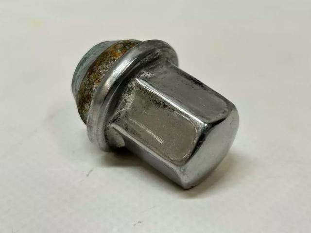 Гайка колісна 9599297 GM