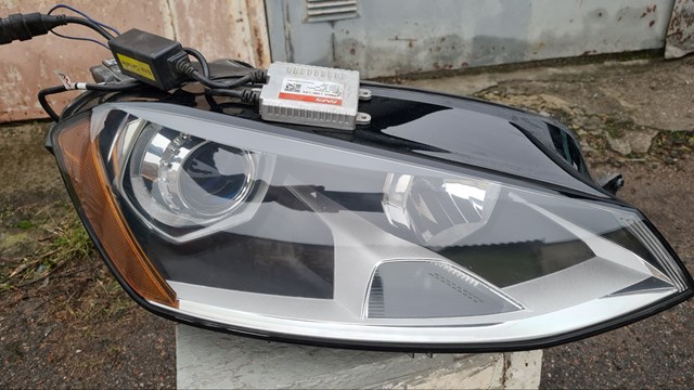 Фара основна права 5GM941006C VAG