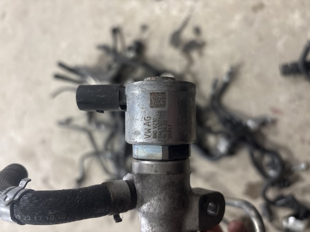 Регулятор тиску палива 04L130764E VAG