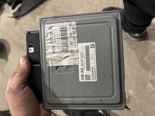 Комп'ютер двигуна 06K907425B VAG