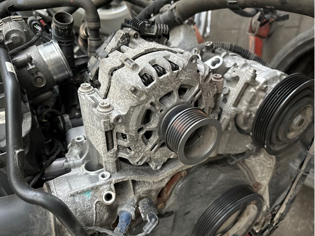 Генератор автомобільний 06L903018G VAG