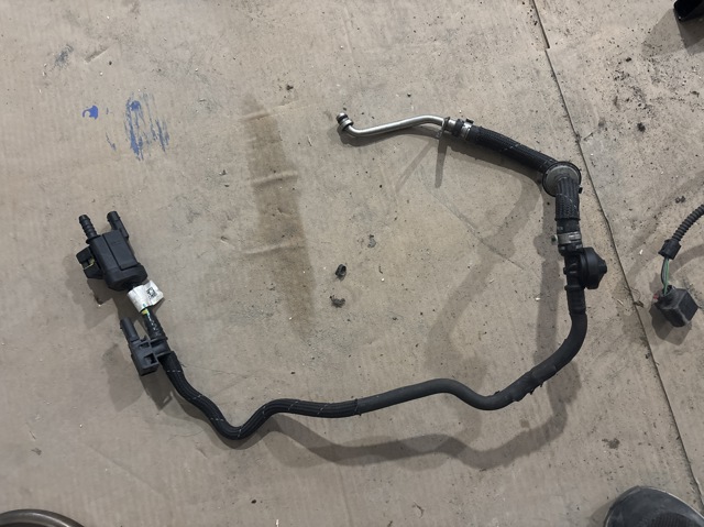 Клапан вентиляції газів паливного бака 06M133240CG VAG