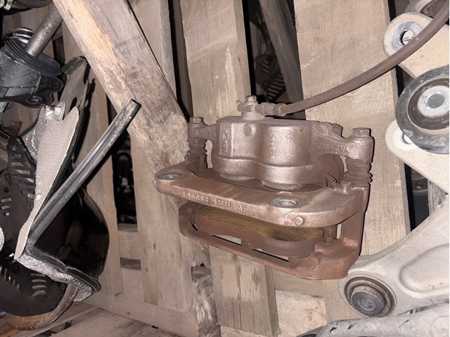 Супорт гальмівний, передній, лівий 1EA615123B VAG