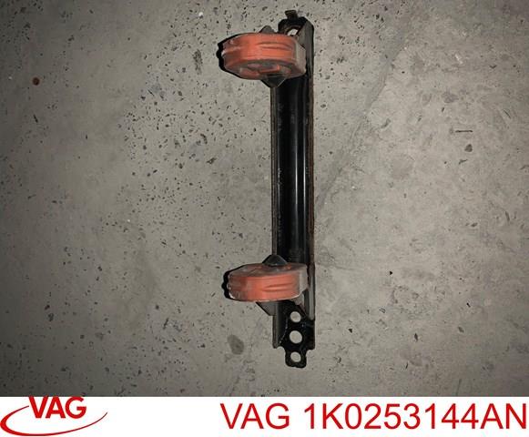 Кронштейн задньої подушки глушника 1K0253144AN VAG