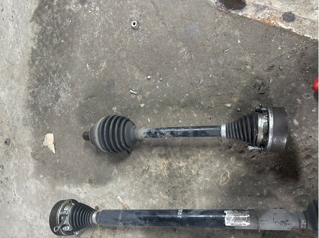 Піввісь передня ліва 1K0407271LB VAG