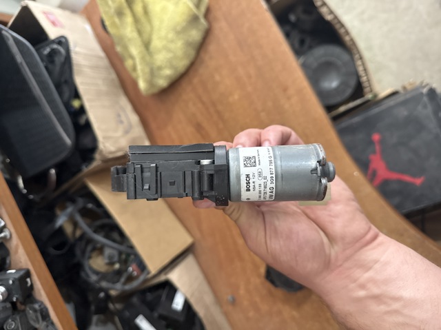 Двигун приводу люка 3G9877795G VAG