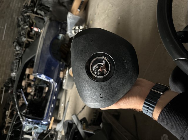 Подушка в кермі 3V0880201A VAG