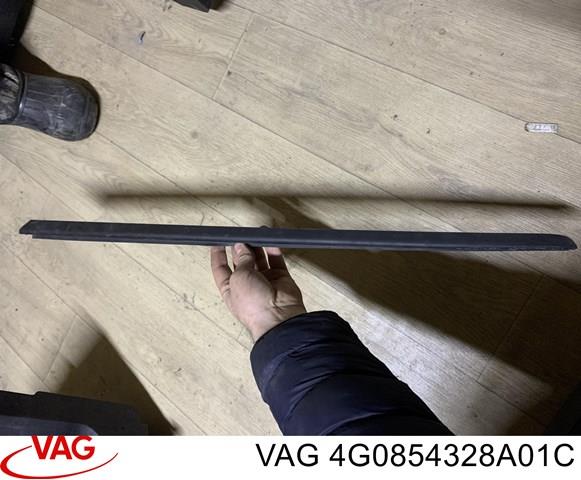 Захисна накладка переднього скла права 4G0854328A01C VAG