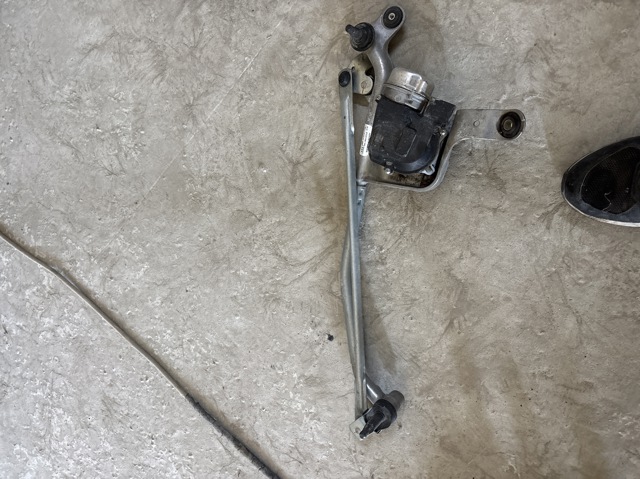 Трапеція щіток лобового скла 4KL955023 VAG
