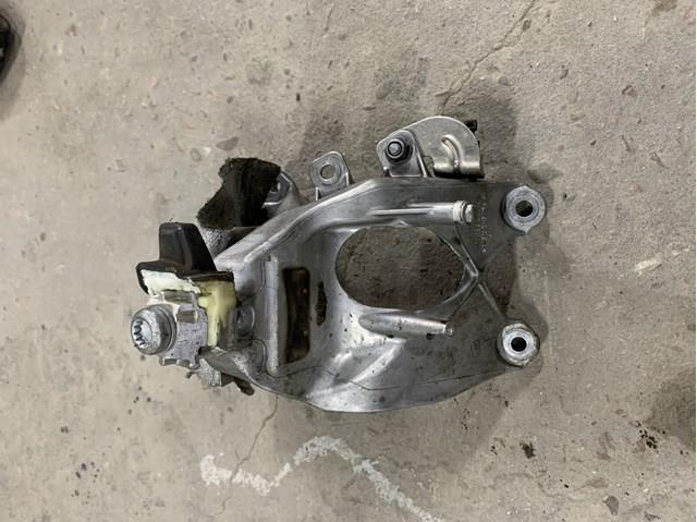 Кронштейн подушки (опори) двигуна, правої 4M0199308BL VAG