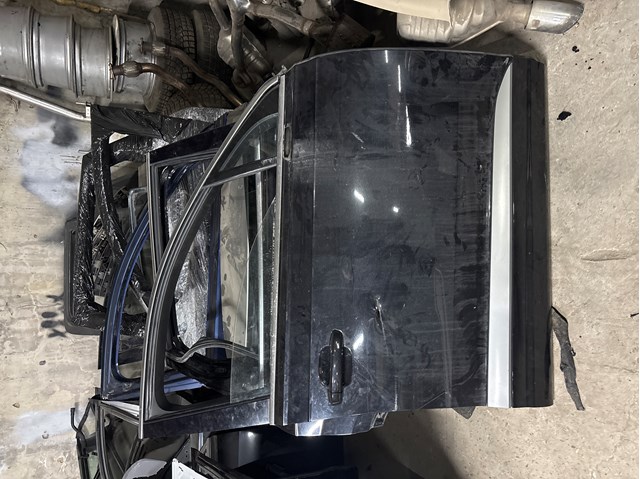 Пасажирські передні двері 4M0831052F VAG