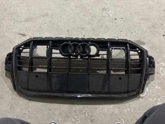 Захисна решітка радіатора 4M0853651AH VAG