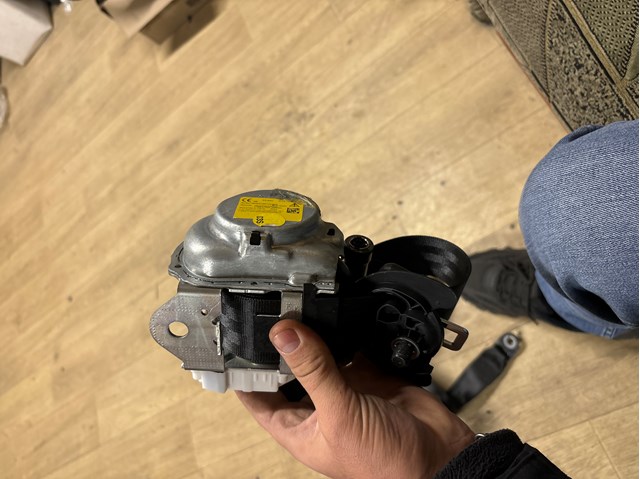 Пасок безпеки задній лівий 4M0857805EV04 VAG