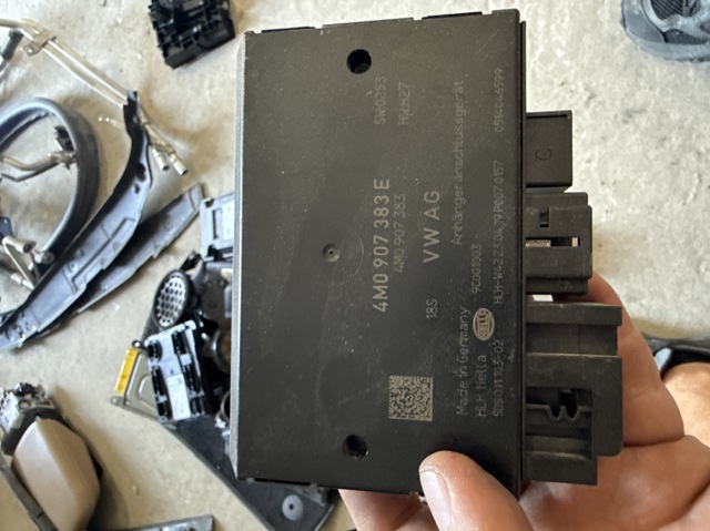 Блок керування фаркопом 4M0907383E VAG