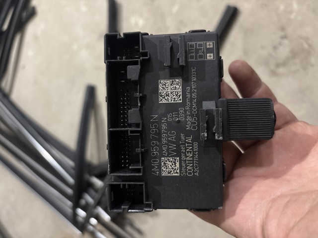 Блок комфорту задніх дверей 4M0959795N VAG