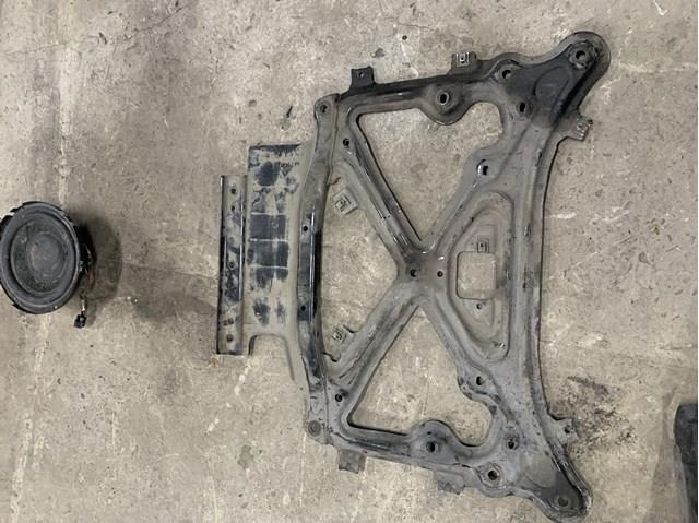 Підсилювач переднього підрамника 4M1399345C VAG