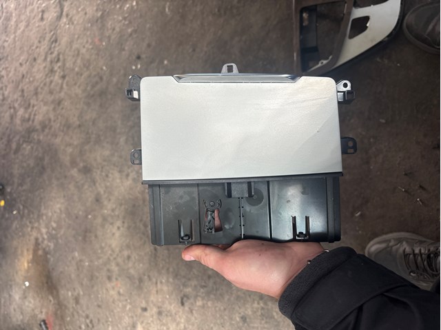 Попільничка приладової панілі "торпедо" 4M1863273B4PK VAG