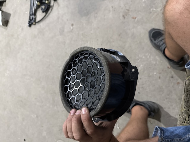Динамік задньої двері 4M8035411A VAG