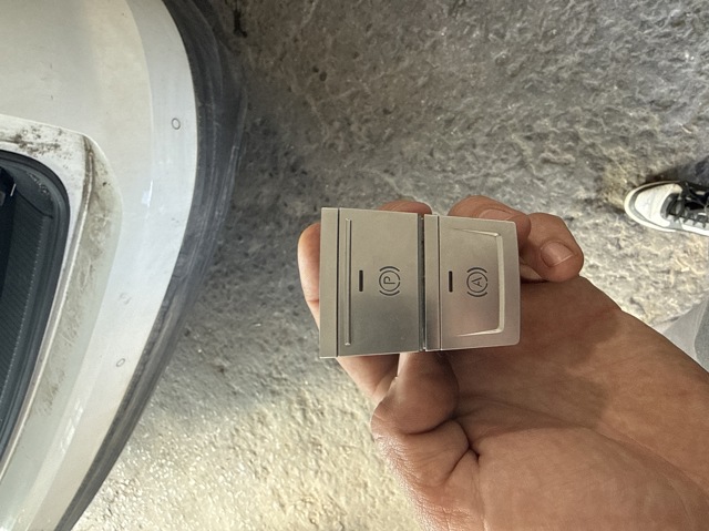 Кнопка електромеханічного гальма стоянки 4N0927225B VAG