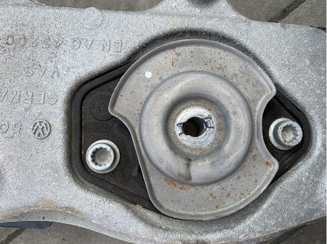 Подушка трансмісії (опора коробки передач), ліва 5QE199555D VAG