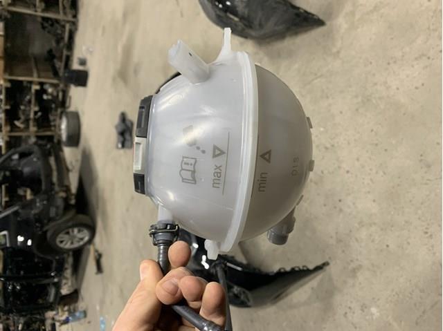 Бачок системи охолодження, розширювальний 80A121405AQ VAG