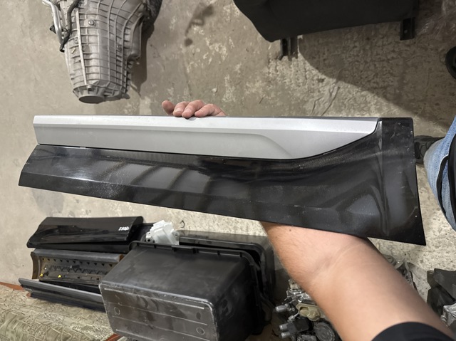 Накладка задніх правих дверей, нижня 80A853970AGRU VAG