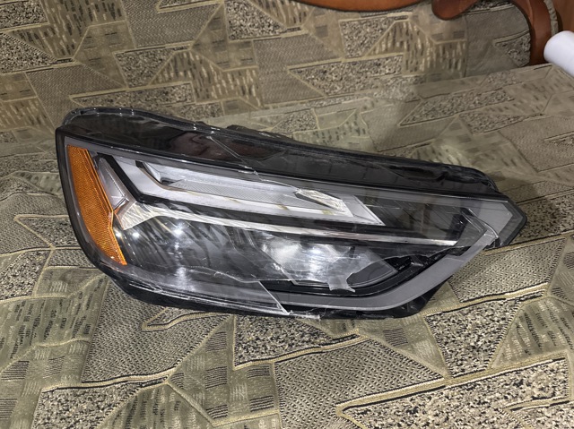 Фара комбінована, передня 80A941034H VAG