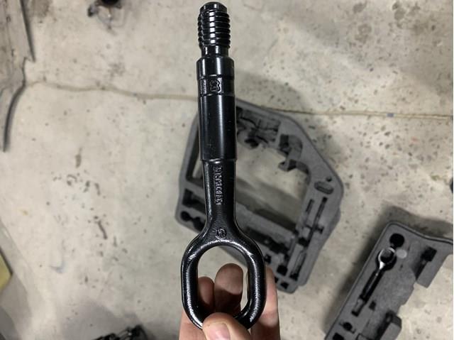 Гак буксирувальний Ауді A6 C5