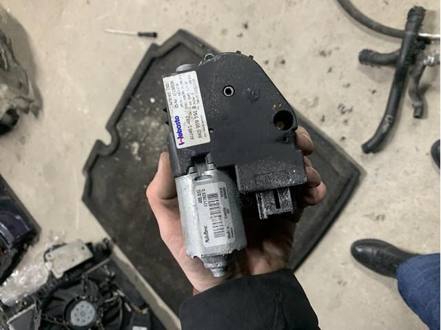 Двигун приводу люка 8K0959591B VAG